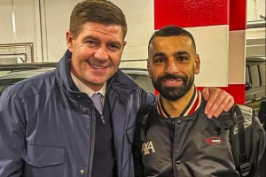 平台-传奇队长！萨拉赫更新社媒，晒出德比战赛前与杰拉德的合影